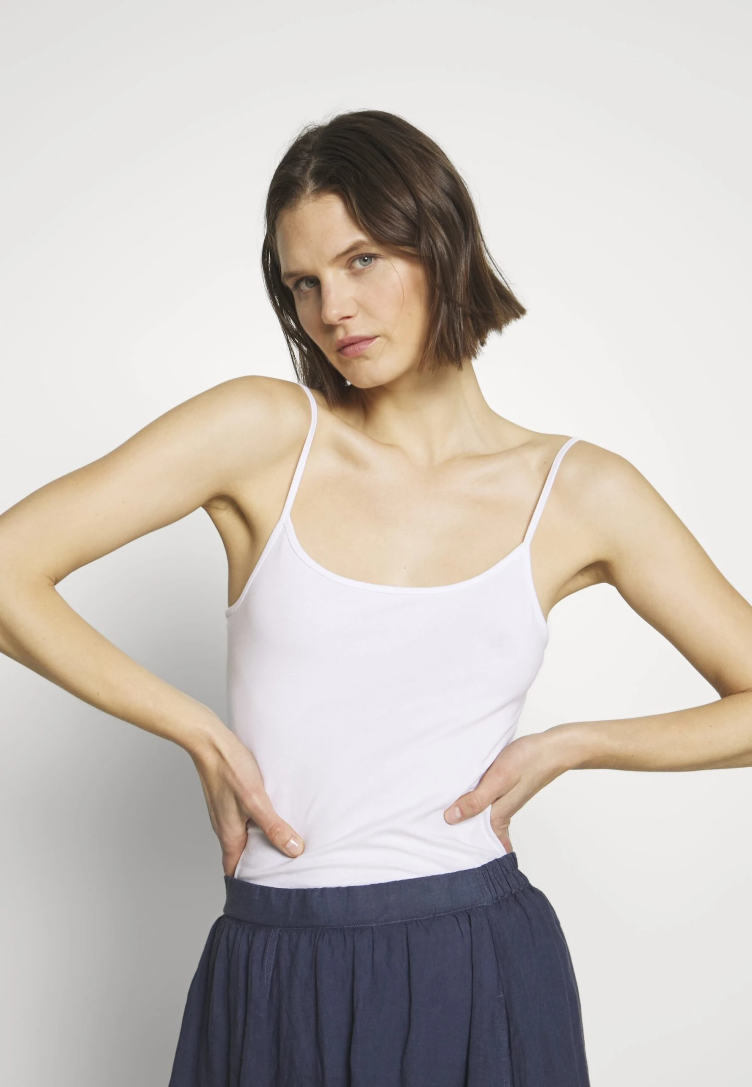 Anna Field 3Er Pack - Débardeur - White/Navy/Light Grey 4 Anna Field 3Er Pack - Débardeur - White/Navy/Light Grey – Image 2