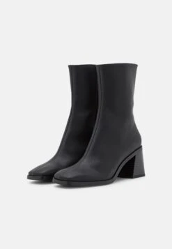 Monki Bottines - Black Dark 10 Monki Bottines - Black Dark -Anna Field Boutique 3989a653bdd24719b2914d9406867d30