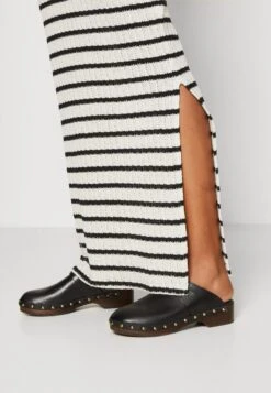 Anna Field Robe Pull - Black/White -Anna Field Boutique 54490a015b364a8f8ae5391c2abf0c31