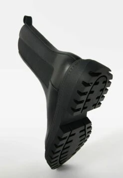 BERSHKA Flat With Elastic Gores - Boots À Talons - Black 12 BERSHKA Flat With Elastic Gores - Boots À Talons - Black -Anna Field Boutique 73bedb1b10234ae1a0e3183e44674d06