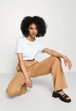 Petite Business Casual Wide Legs With Front Pleats - Pantalon Classique - Beige 11 Petite Business Casual Wide Legs With Front Pleats - Pantalon Classique - Beige -Anna Field Boutique 76a1b0814ce6475195d0c38eab76c036