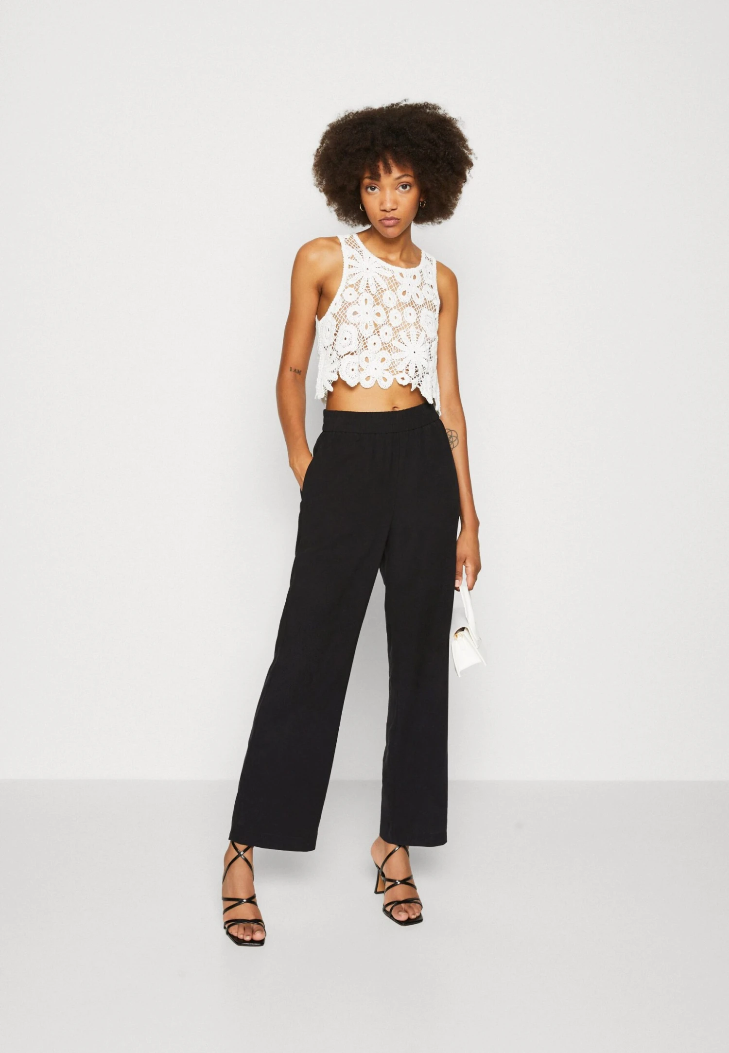 Vila Vimana Crop - Débardeur - Snow White 4 Vila Vimana Crop - Débardeur - Snow White – Image 2