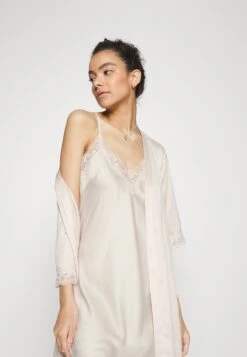 Anna Field Bridal Nightie / 003 - Off-White - Chemise De Nuit / Nuisette - 003 - Off-White 11 Anna Field Bridal Nightie / 003 - Off-White - Chemise De Nuit / Nuisette - 003 - Off-White -Anna Field Boutique b0d5595a3a9e44e28968fba66029159e