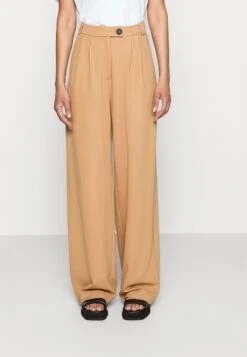 Petite Business Casual Wide Legs With Front Pleats - Pantalon Classique - Beige