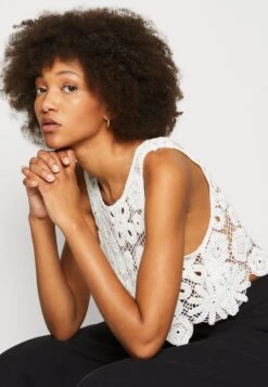 Vila Vimana Crop - Débardeur - Snow White 11 Vila Vimana Crop - Débardeur - Snow White -Anna Field Boutique d0bd4b61ef5a4483bc5141ed544e9df1