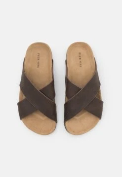 Pier One Unisex - Chaussons - Brown 11 Pier One Unisex - Chaussons - Brown -Anna Field Boutique dc950c1c15d94646b16fe41412e2e3c9