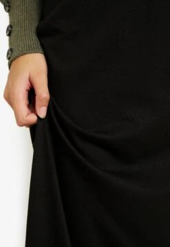 Jupe Longue - Black 11 Jupe Longue - Black -Anna Field Boutique e3e924a5764c4615a5521ba33d9fb165